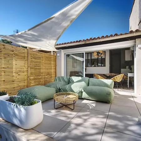 Emeraude Yourhosthelper *