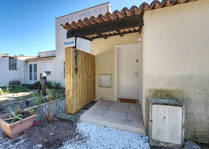 Emeraude ~ Jardin ~ Parking ~ Climatisation * Nîmes